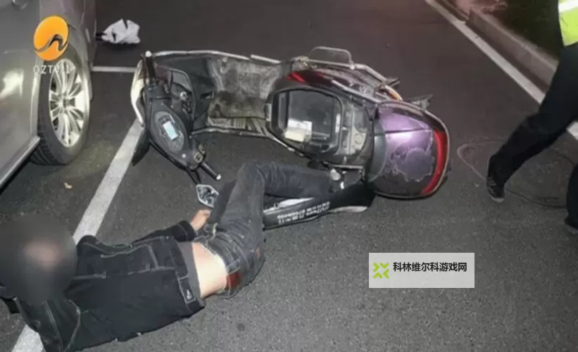 夜色中的荒诞档案：醉驾男子撞翻车又爬回车内酣睡图1