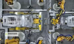 超碰工厂：互联网内容产业的崛起与监管挑战