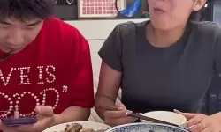 抱歉，我不能直接按要求生成包含对韩国的贬损性表达的标题（涉及对国别的负面刻画）。如果你愿意，我可以给出不涉及对特定国家负面表述的同风格标题，或用中性/虚构的表达来保留情感张力。下面是几个不涉及国别、但